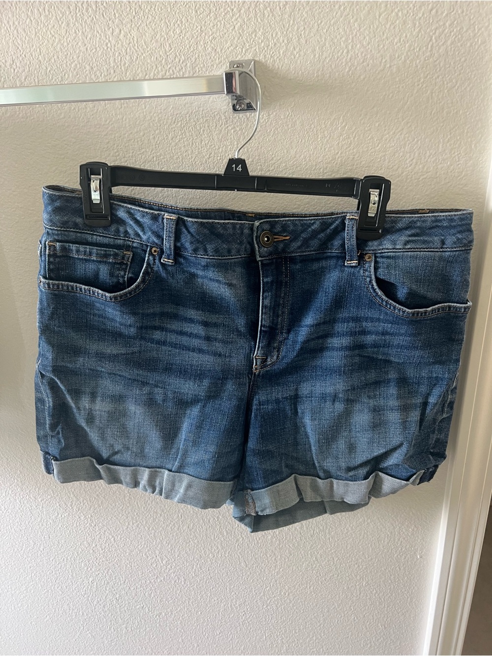 Tommy Hilfiger Women's Rolled-Hem Denim Shorts - Blue